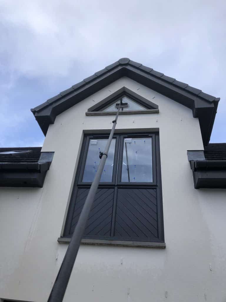Window cleaning in Holytown with a water-fed pole