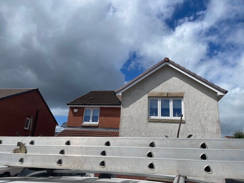 Before and After: Fascia and Soffit Cleaning Results in Airdrie 2